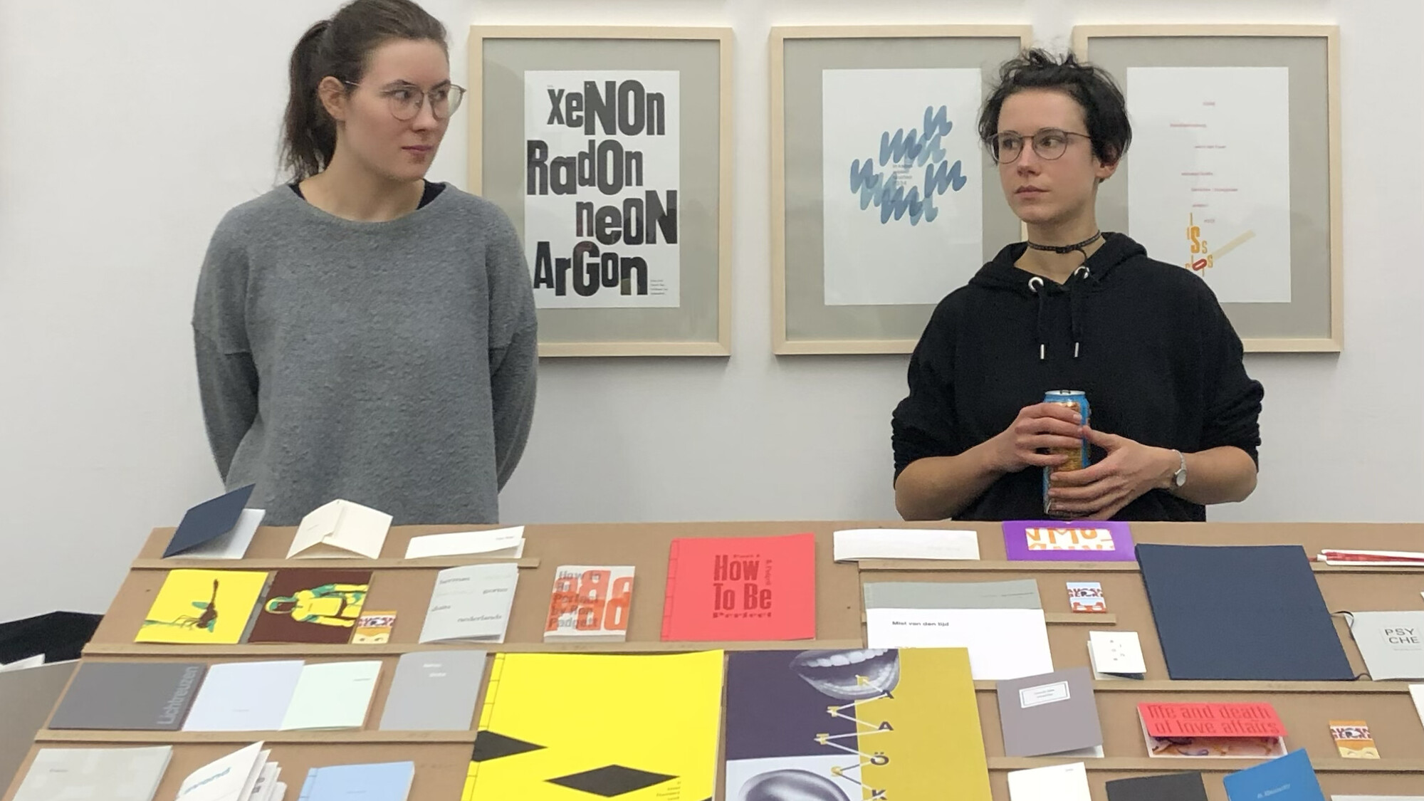 Bildname: kd-between_books-uo4vfd