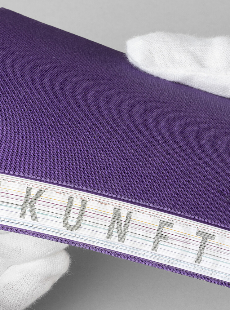 Einen Augenblick, bitte Einen Augenblick, bitte